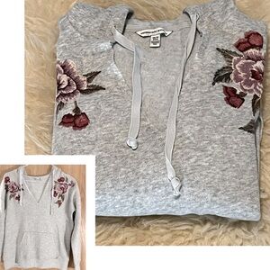 AEO Embroidered Floral Gray Pullover Oversized Hoodie Sweatshirt